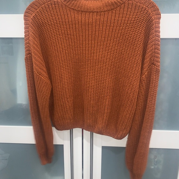 Forever 21 crop top sweater with baggy sleeves - Picture 3 of 5